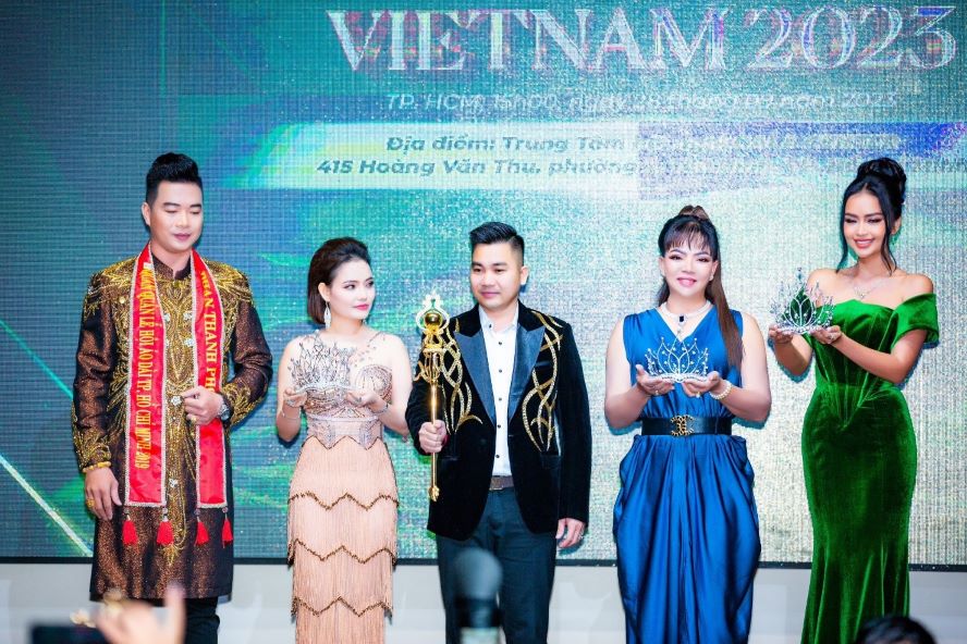 Nghệ nhân Kim hoàn Quốc gia Hồ Thị Thanh Hương ngồi ghế nóng cuộc thi Hoa hậu và Nam vương thần tượng Việt Nam