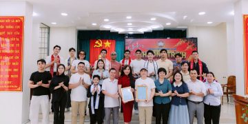 Ấm áp nghĩa tình ngày Tết Độc lập: Đoàn doanh nhân, nghệ sĩ và các Nam vương quốc tế tặng quà cho bà con khó khăn tại Đắk Lắk